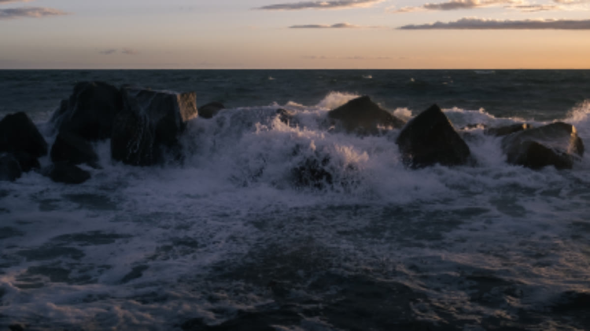 The same photo, blurry at low resolution